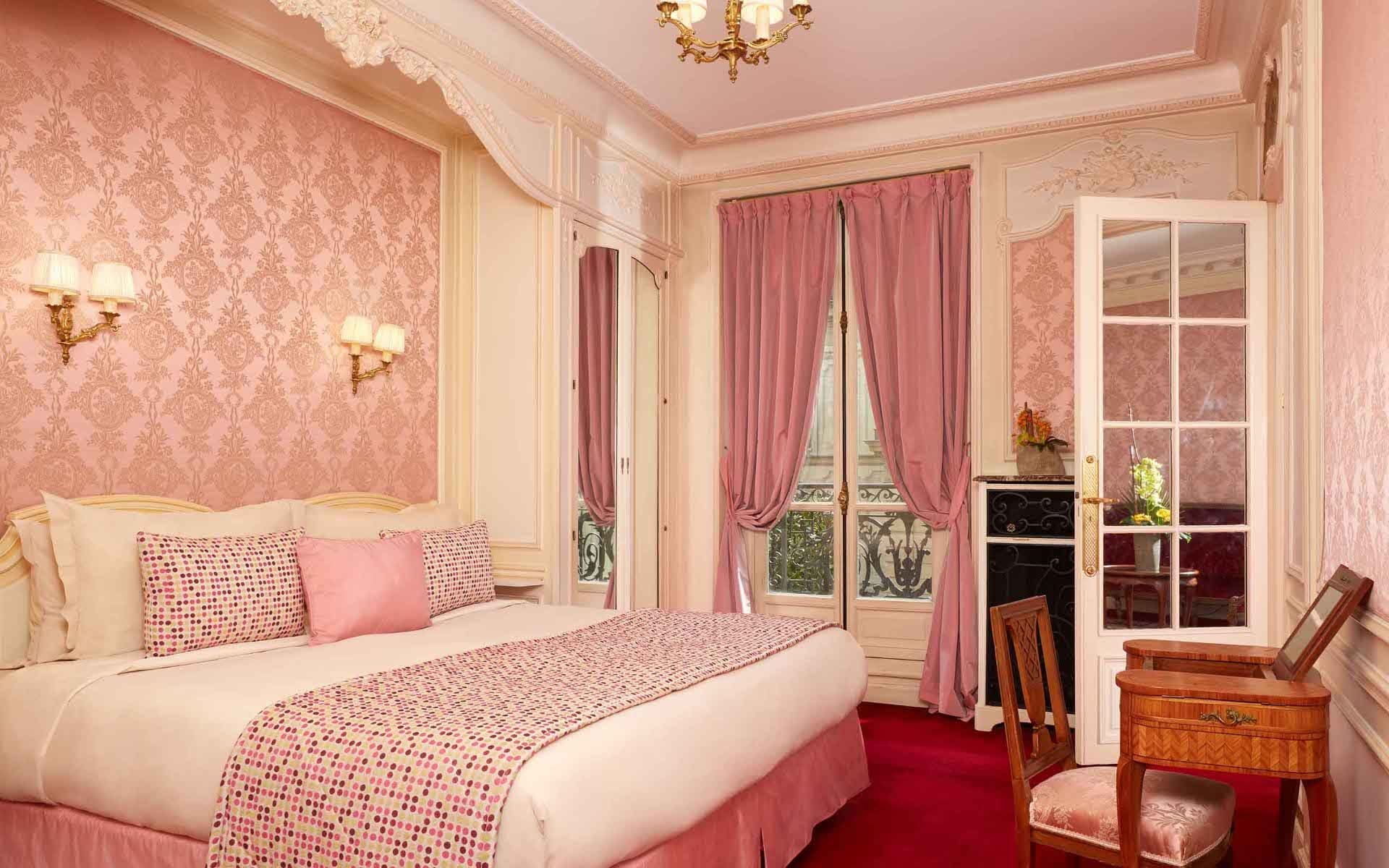 266/5-Suites/junior executive/Suite Superior Bedroom 1 -  Hotel Raphael Paris.jpg